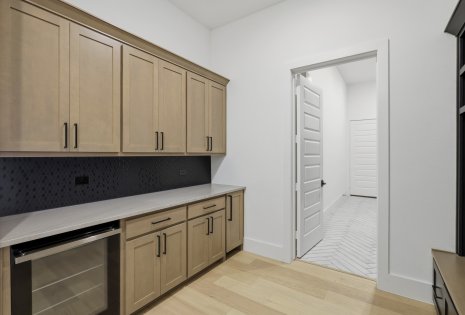 3820 Elsa Dr