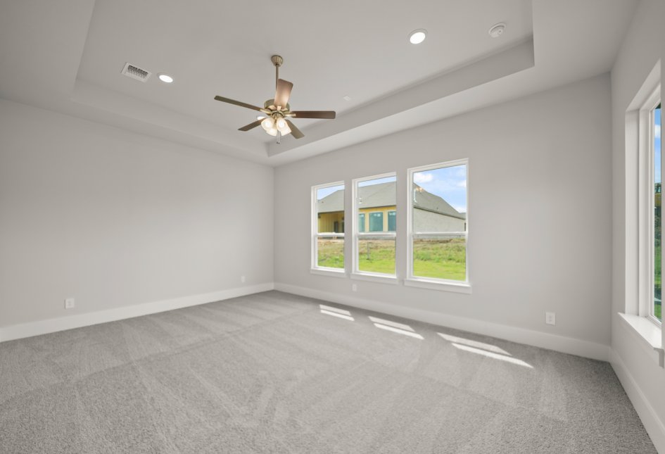 15012 Lakeline Green