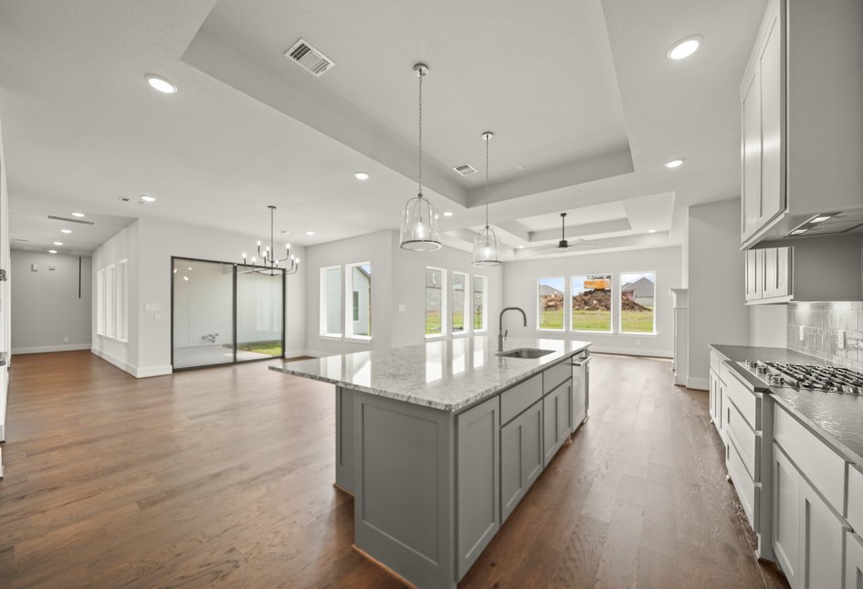 15012 Lakeline Green