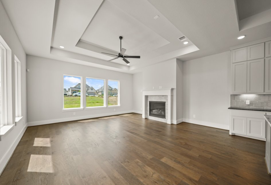 15012 Lakeline Green