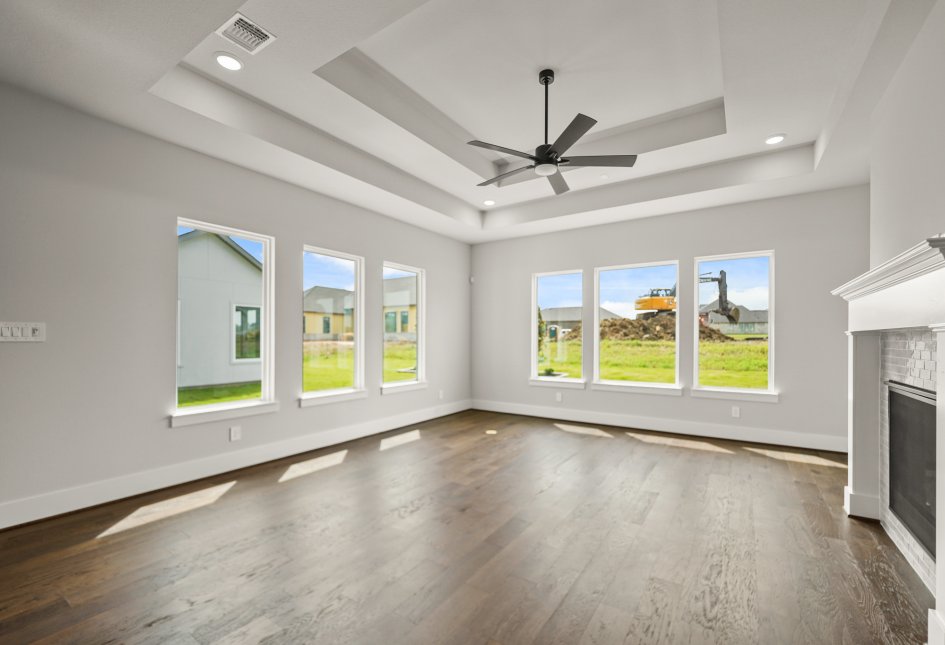 15012 Lakeline Green