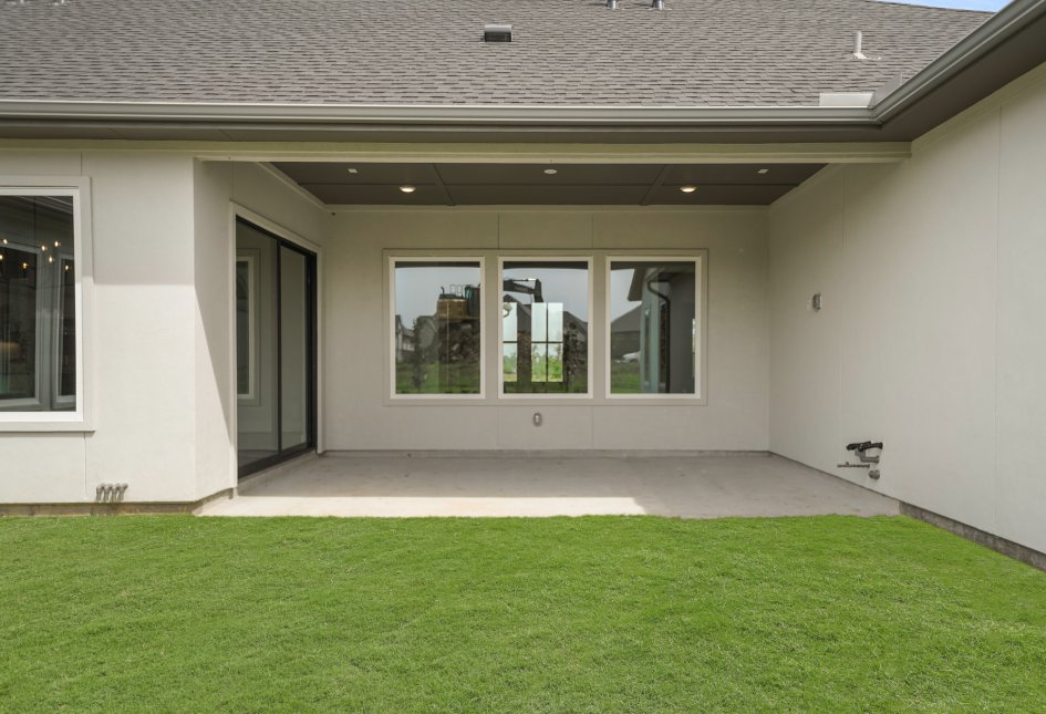 15012 Lakeline Green