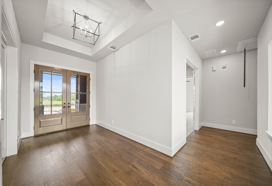 15012 Lakeline Green
