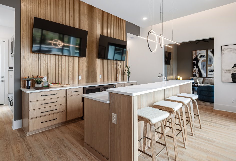 1095 Hamilton Dr - Model