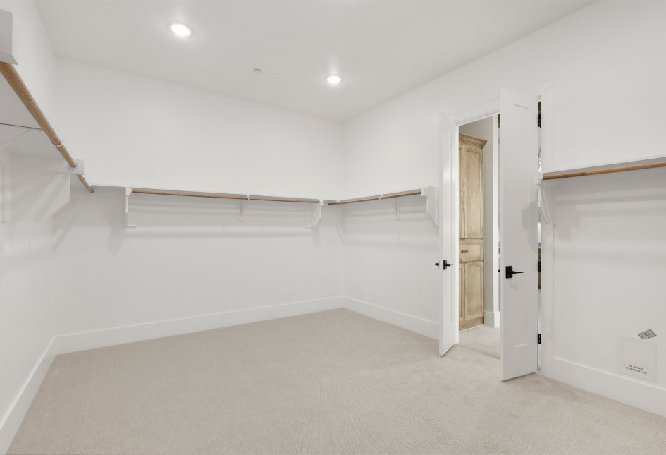 1332 Dean Meadow