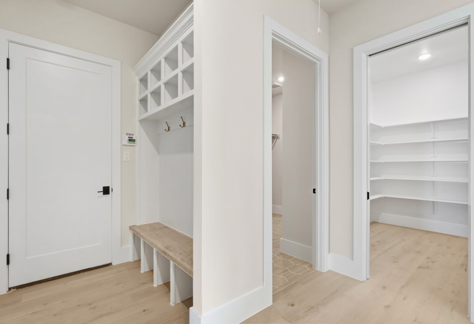 1332 Dean Meadow