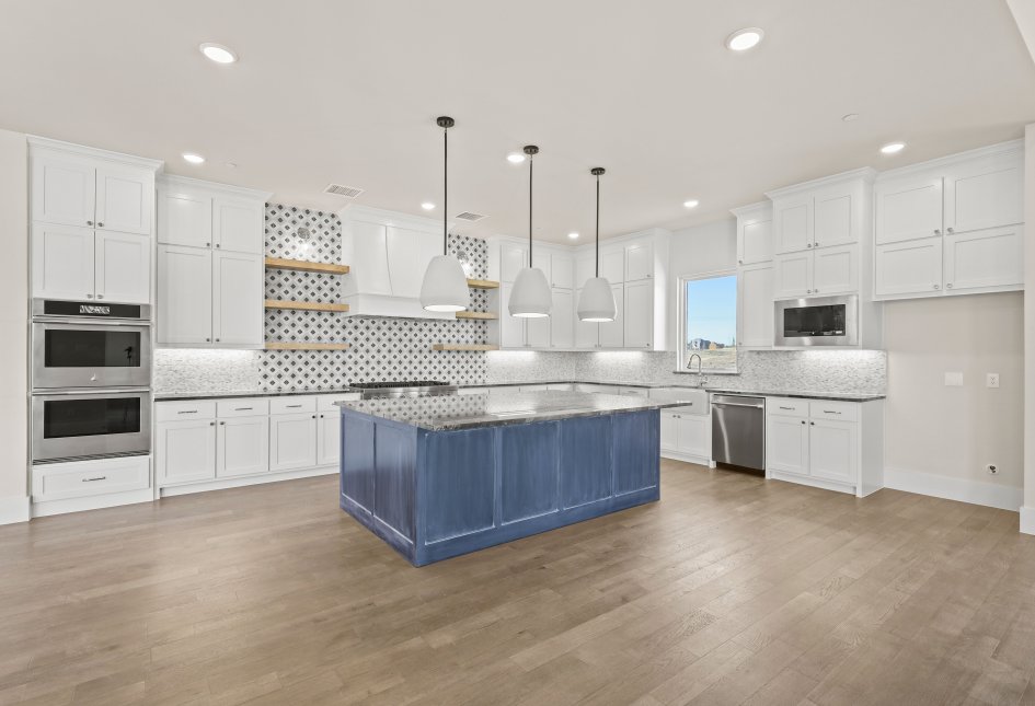 1319 Dean Meadow