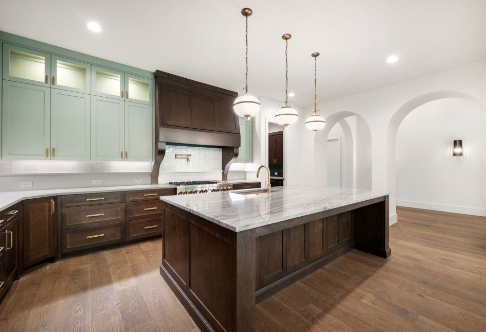 3120 Brookhollow
