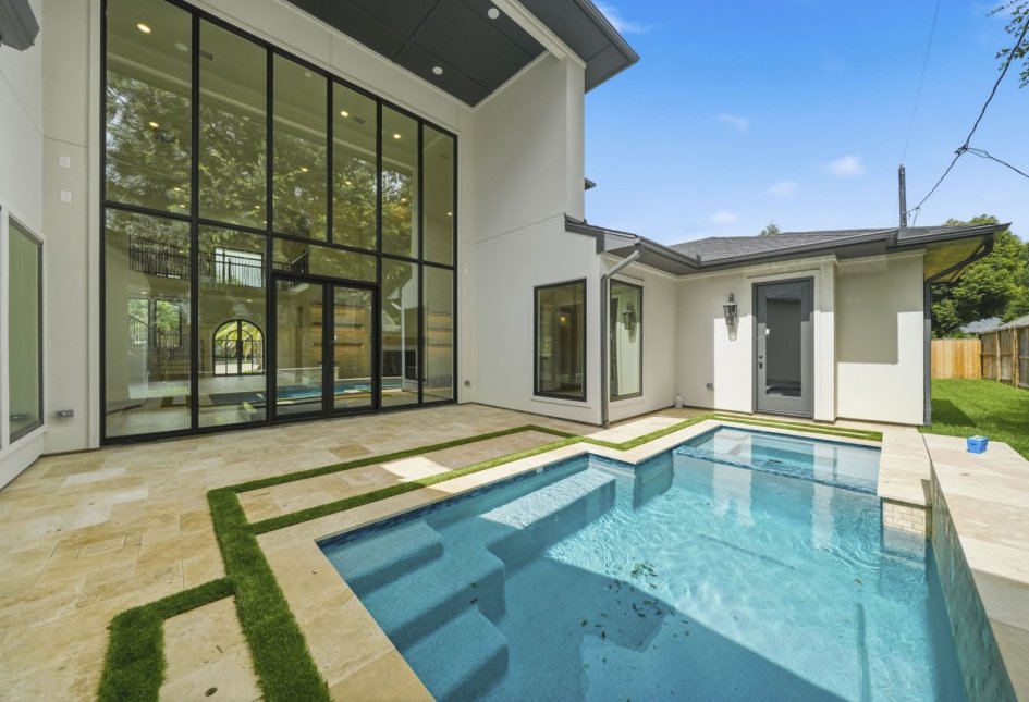 9204 Cardwell 