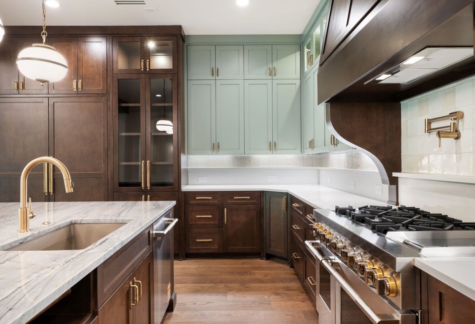 3120 Brookhollow