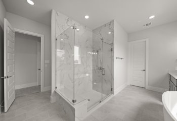 15012 Lakeline Green