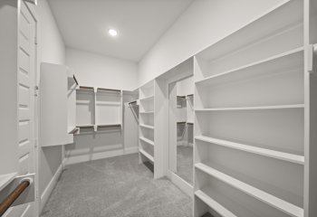15012 Lakeline Green