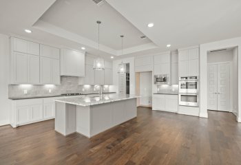 15012 Lakeline Green
