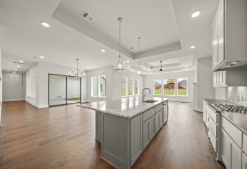 15012 Lakeline Green