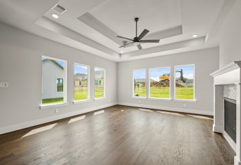 15012 Lakeline Green