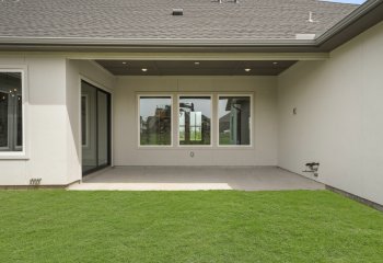 15012 Lakeline Green