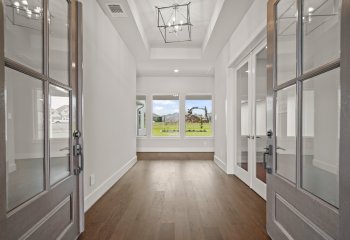 15012 Lakeline Green