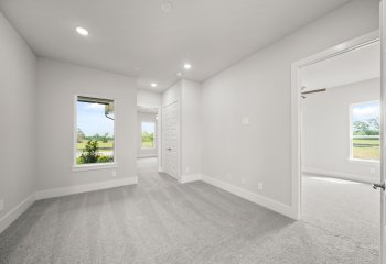 15012 Lakeline Green