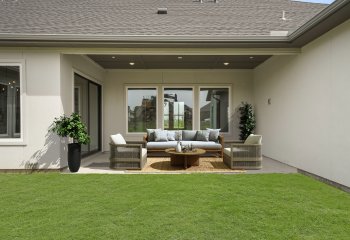 15012 Lakeline Green