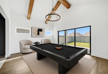 825 Stable Sands