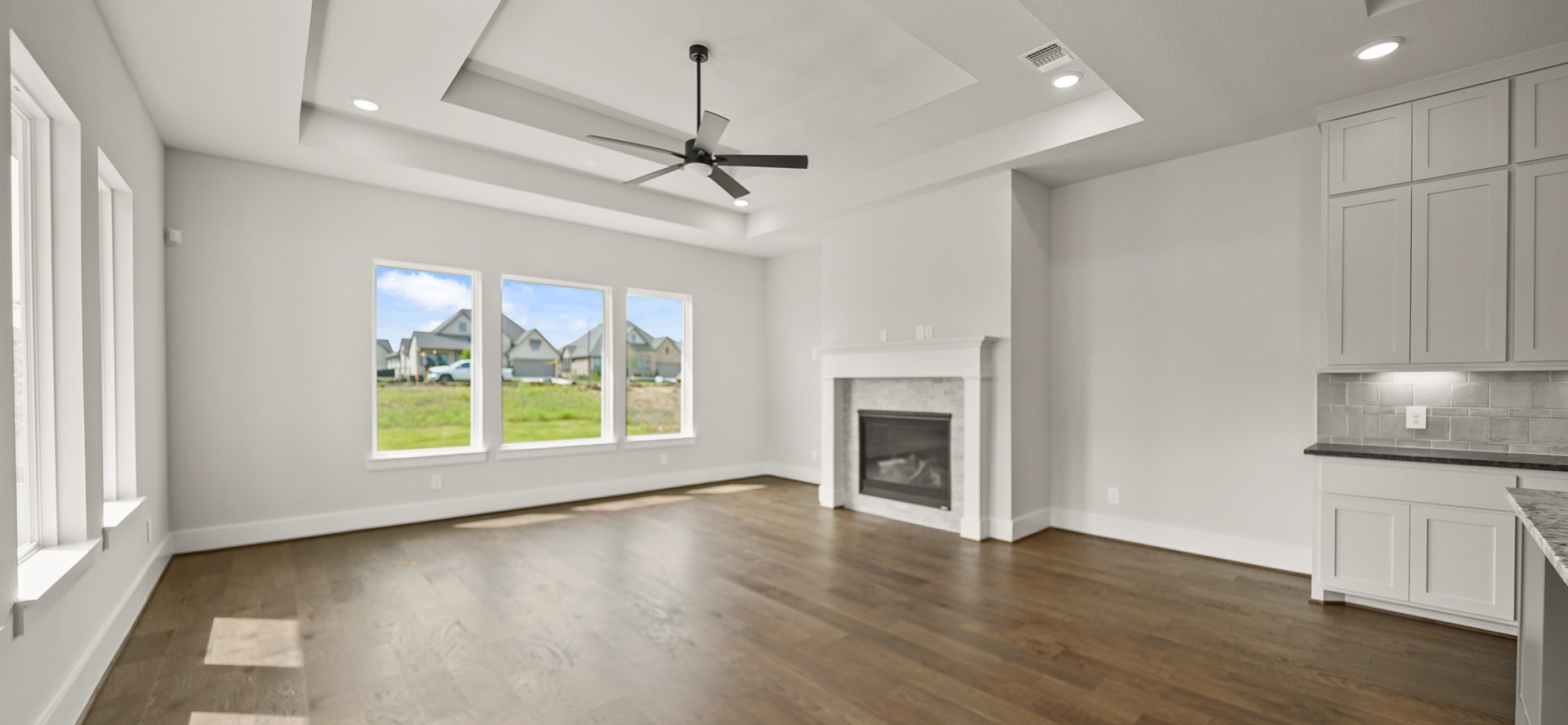 15012 Lakeline Green