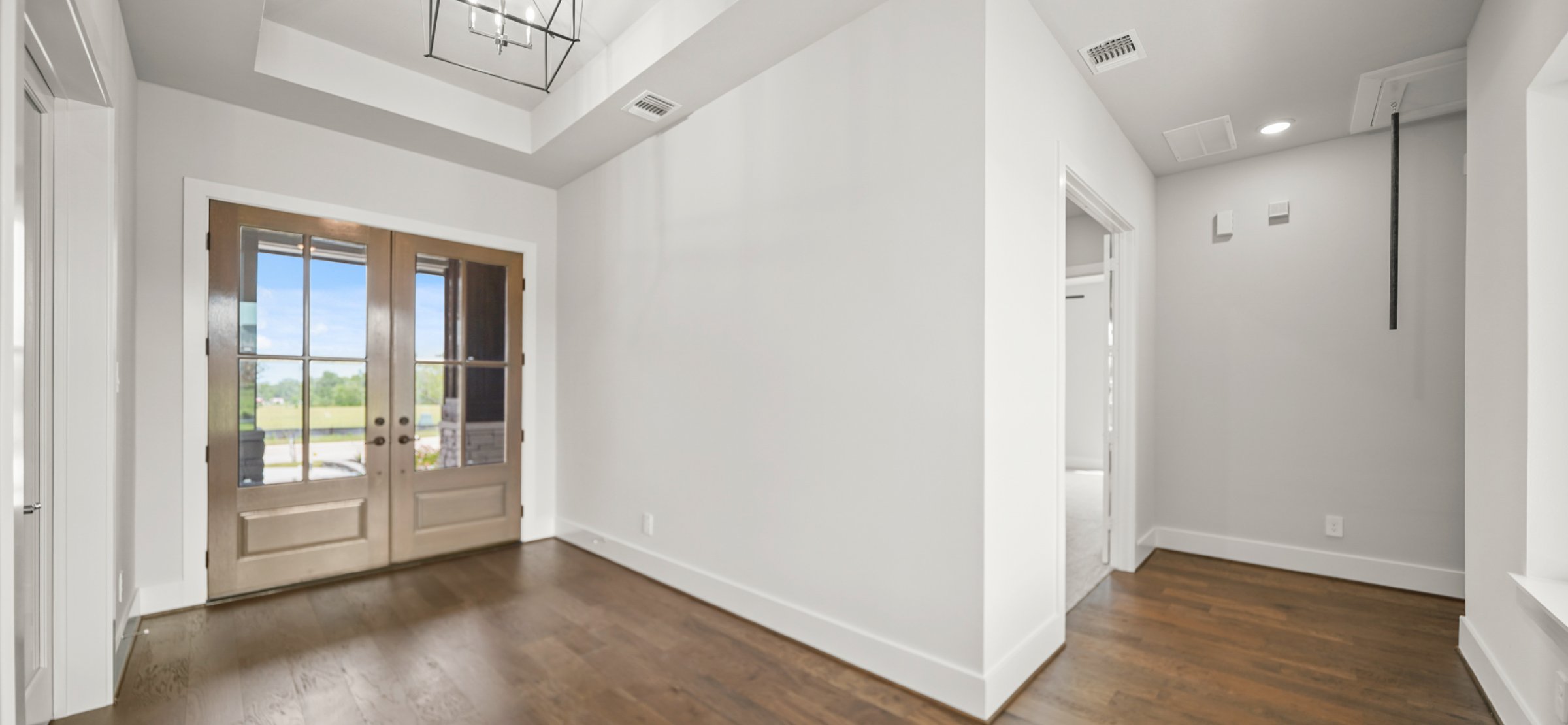 15012 Lakeline Green