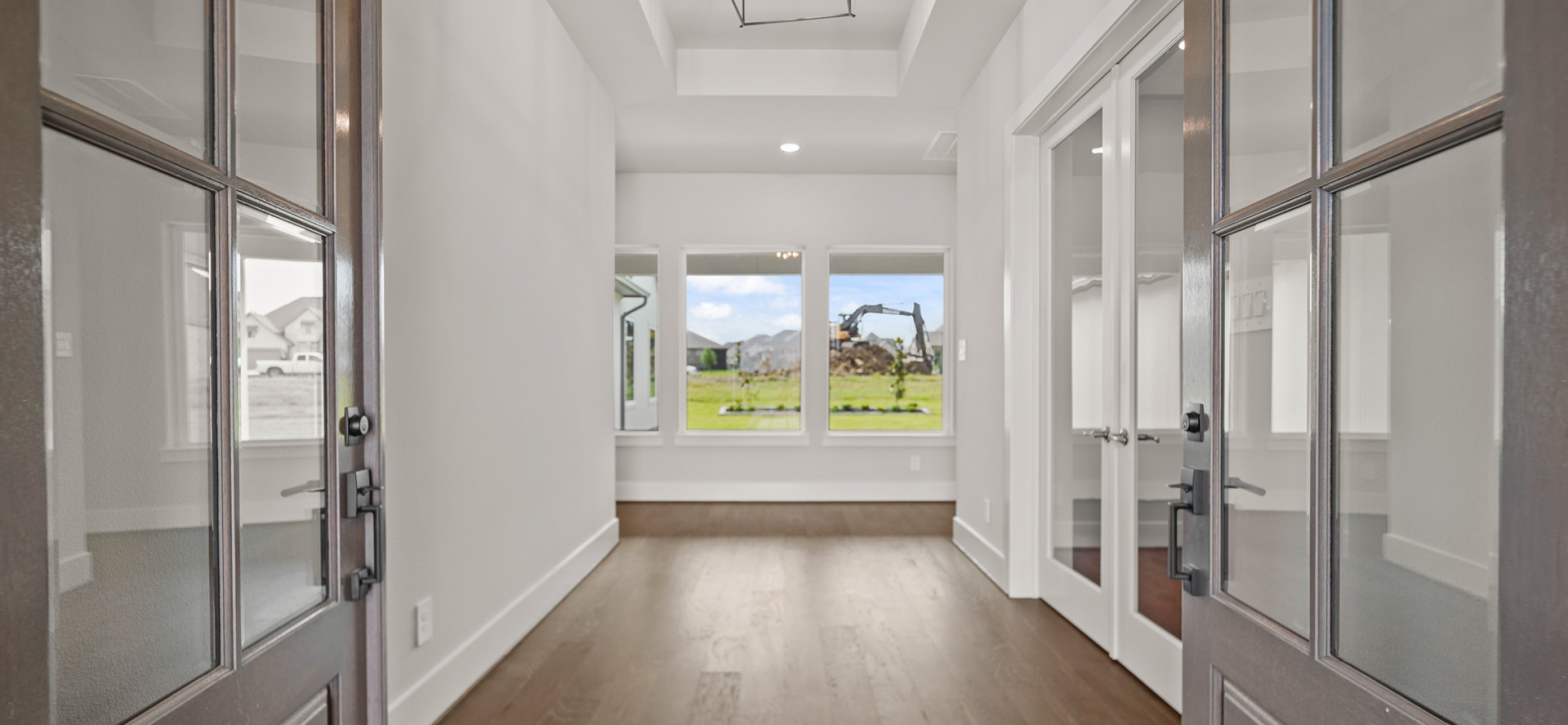 15012 Lakeline Green